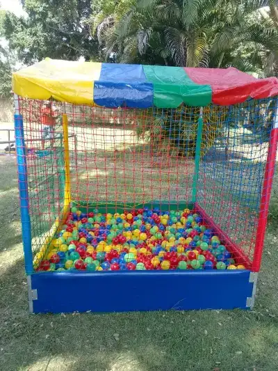 Piscina de bolinhas montada em festa infantil no Rio de Janeiro