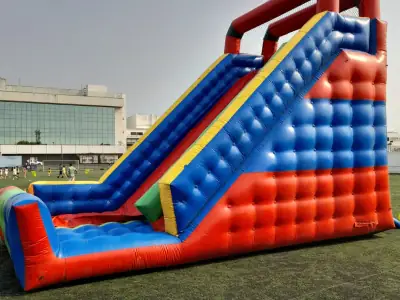 Aluguel de tobogã gigante inflável para festa na Barra da Tijuca